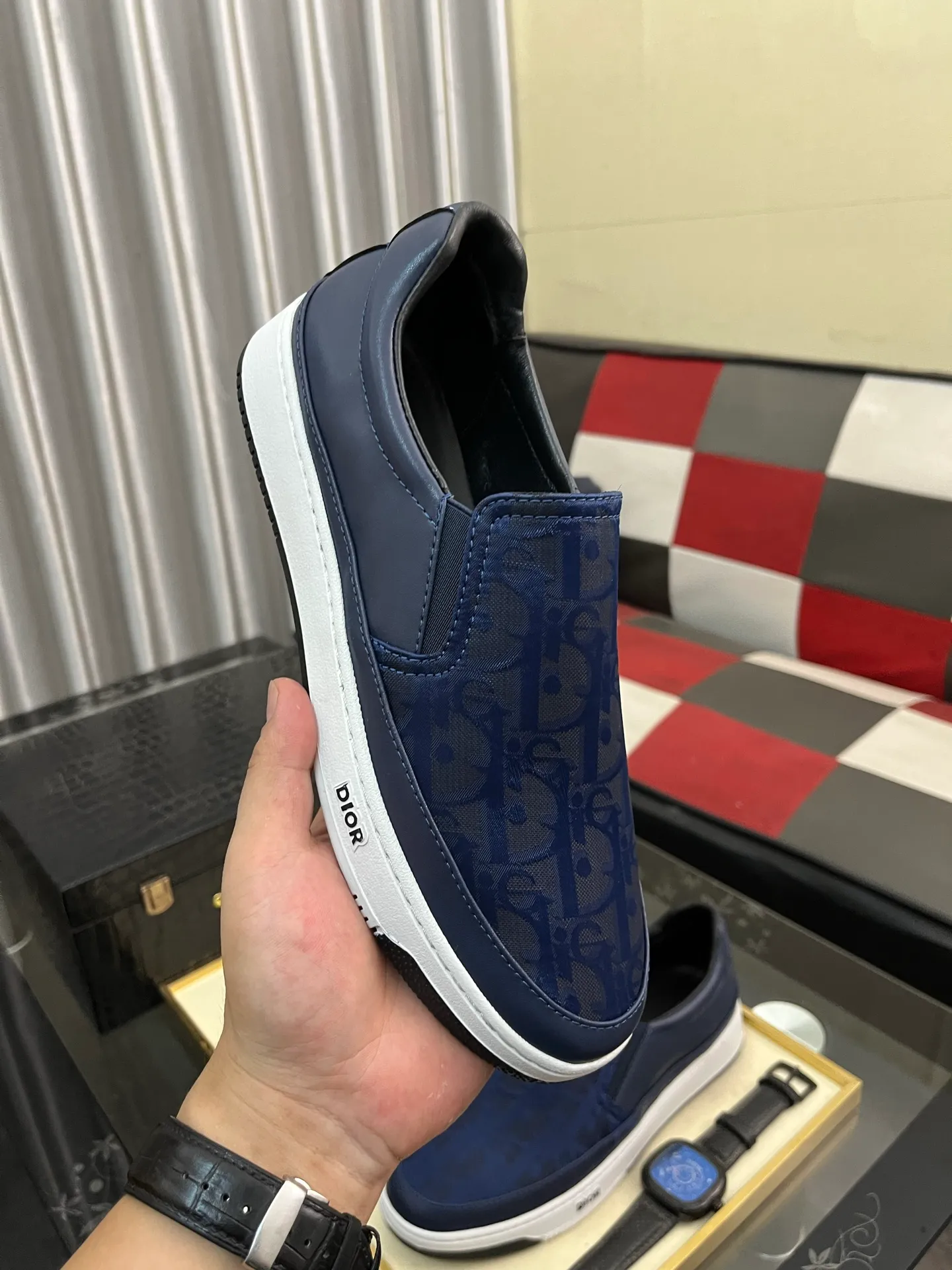 Men's men's shoes 💰420⌚️⌚️Dior unique modern style sneakers. Counter purchasing 🏃casual leather shoes😍😍 original cowhide leather imported from Italy (refuses to discolor and grind feet) soles: original soles specially provided by the original factory, super cool😍 lace up and walk with wind👍 style design ⚠️ super comfortable and wear-resistant original soles. Code number: 38-444️⃣Colors available